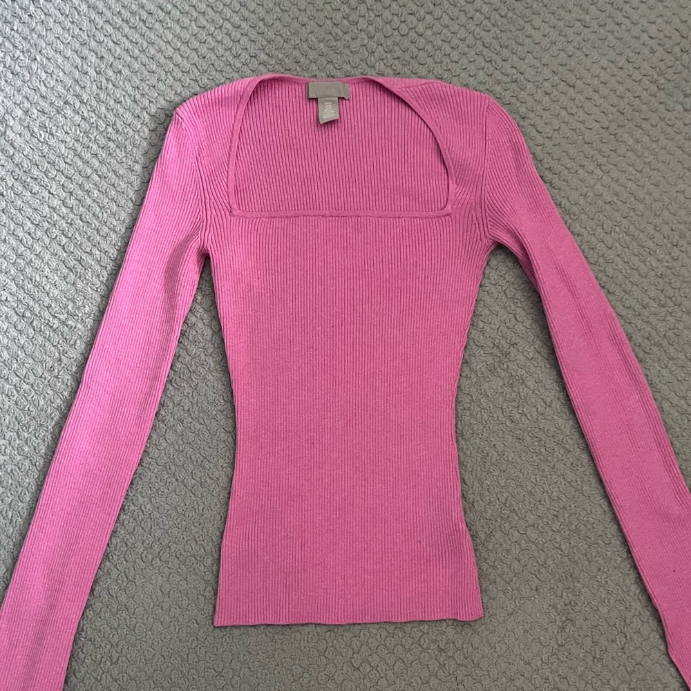 Knit bubblegum pink long sleeve from H&M. Full length and cute square neckline.